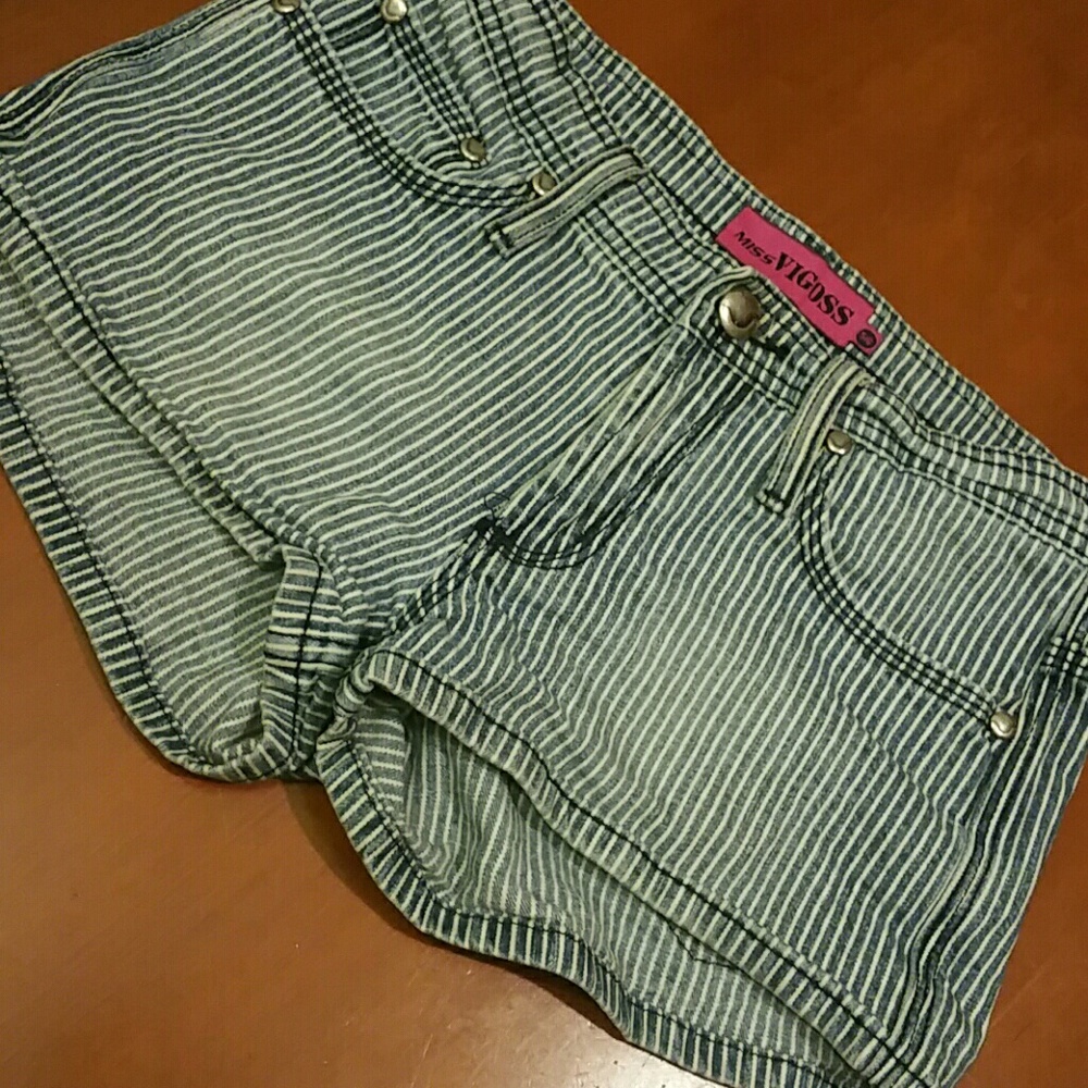 Shorts - Picture 4 of 7